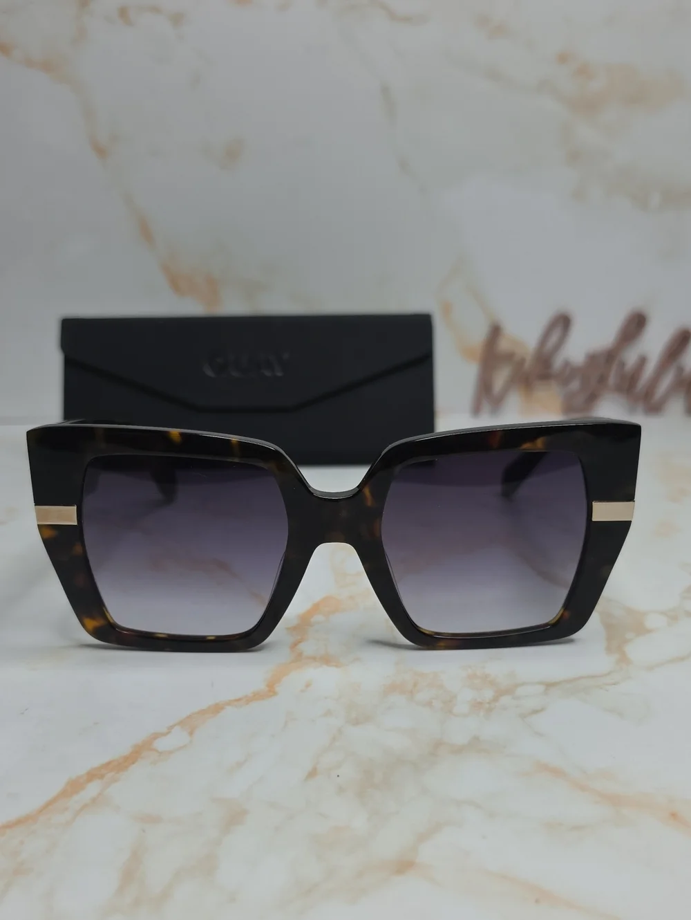 Quay Australia Women's Notorious Tortoise Sunglasses New With Case